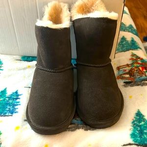 Brown bearpaw Rosie NWOT
